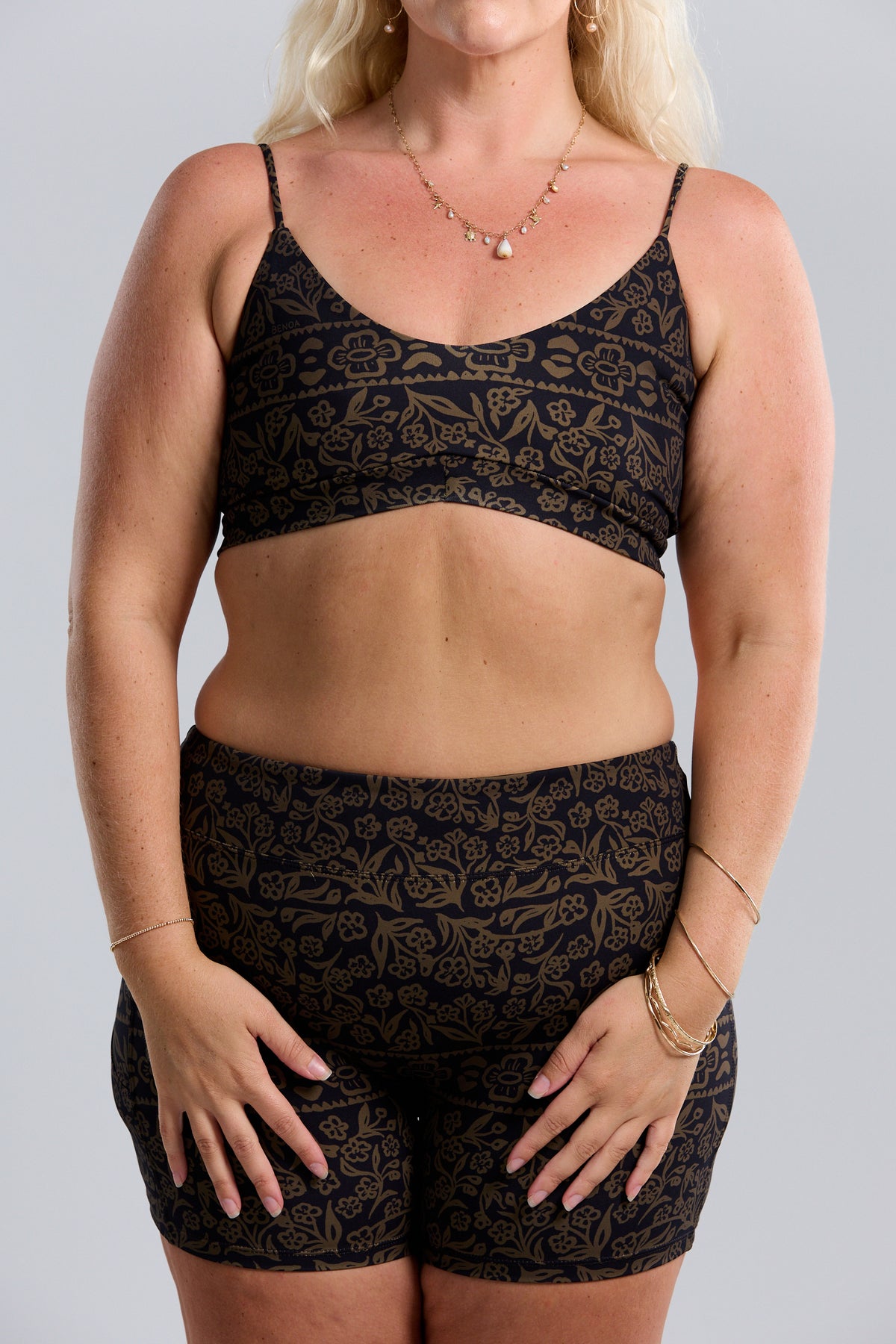 V-Back Active Short - Brown Batik