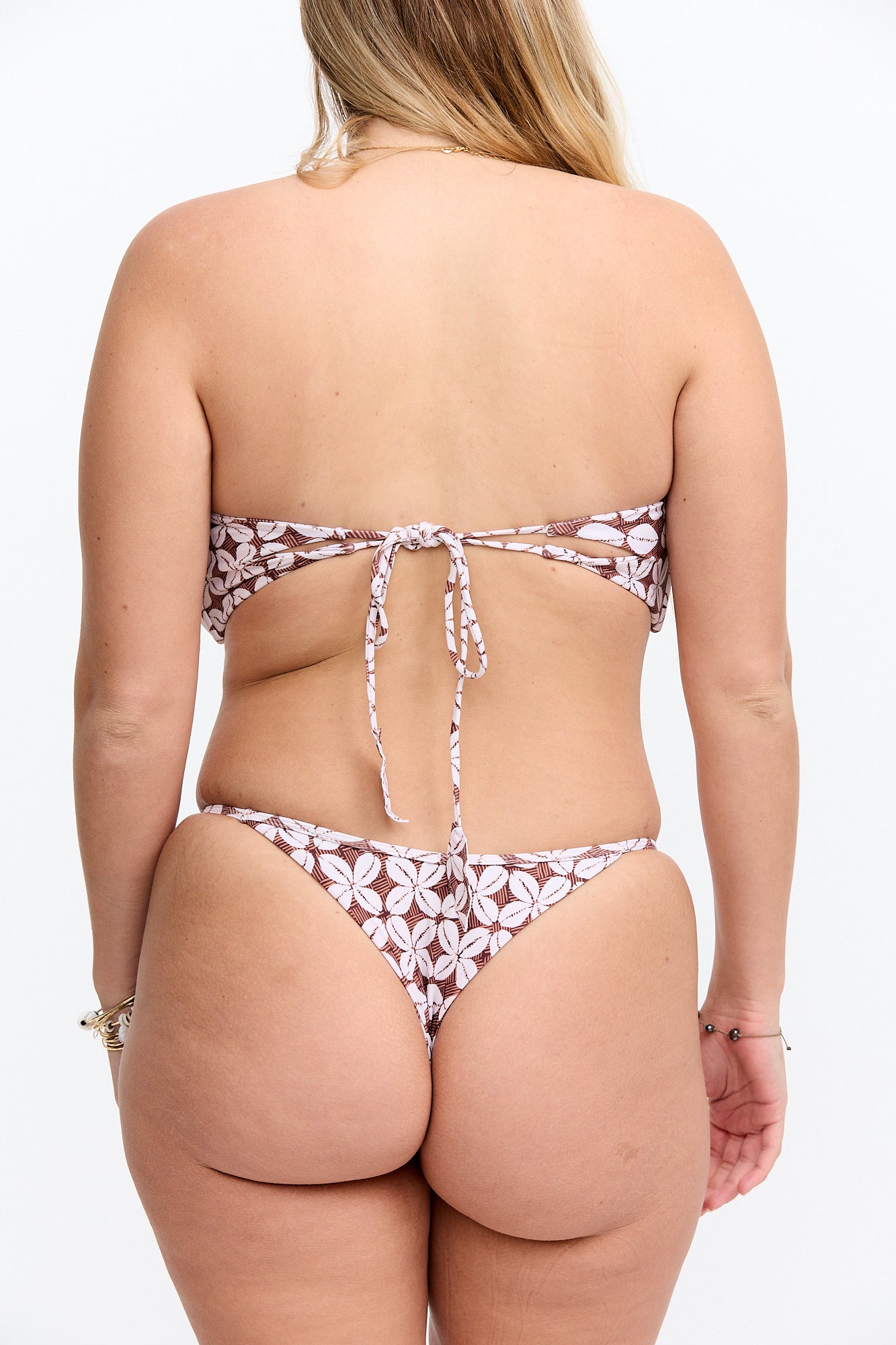 Bella Bottom 2.0 - Cowrie Basket