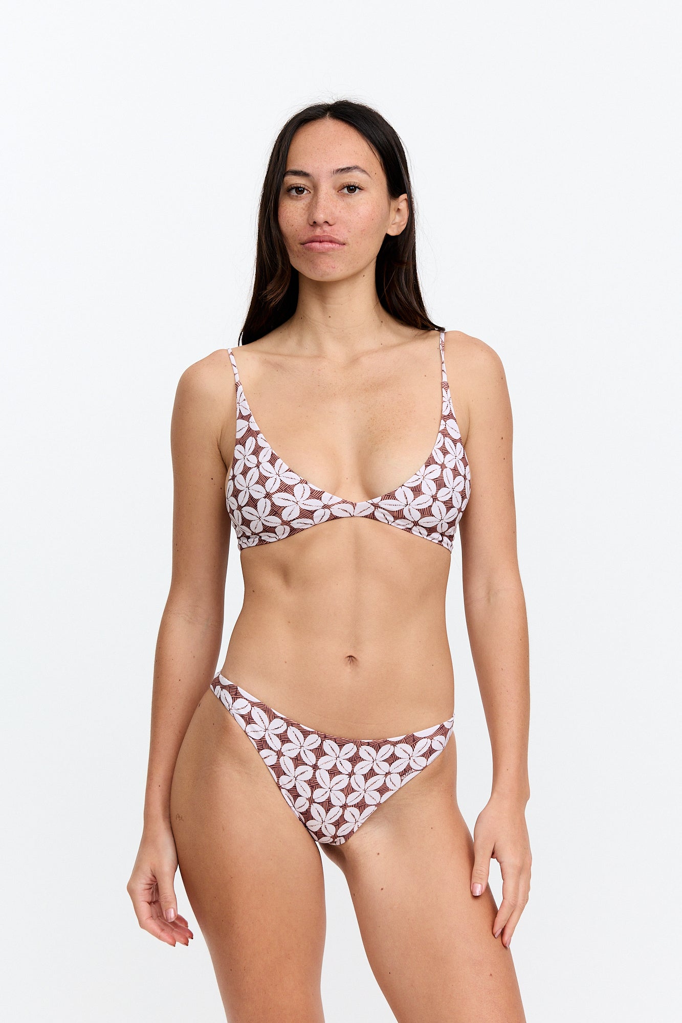 Zoe Top 2.0 - Cowrie Basket