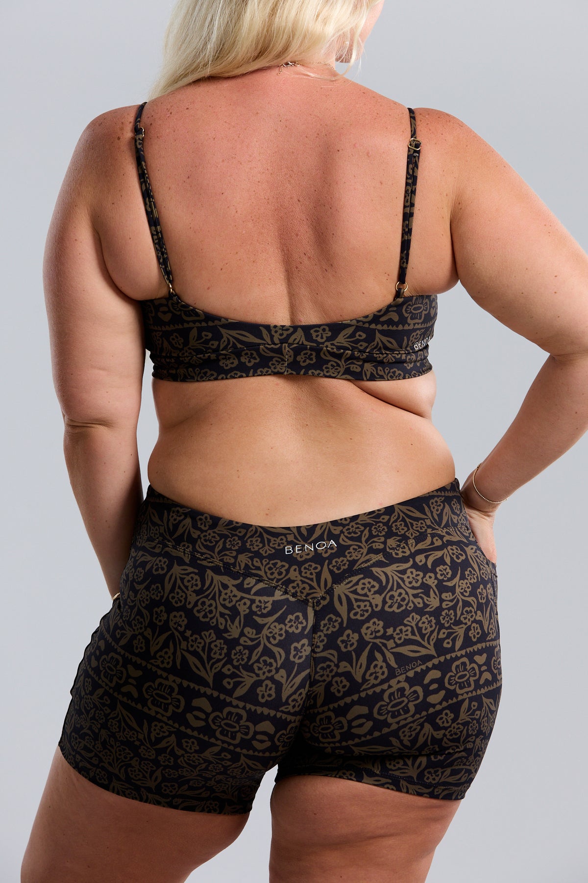 V-Back Active Short - Brown Batik