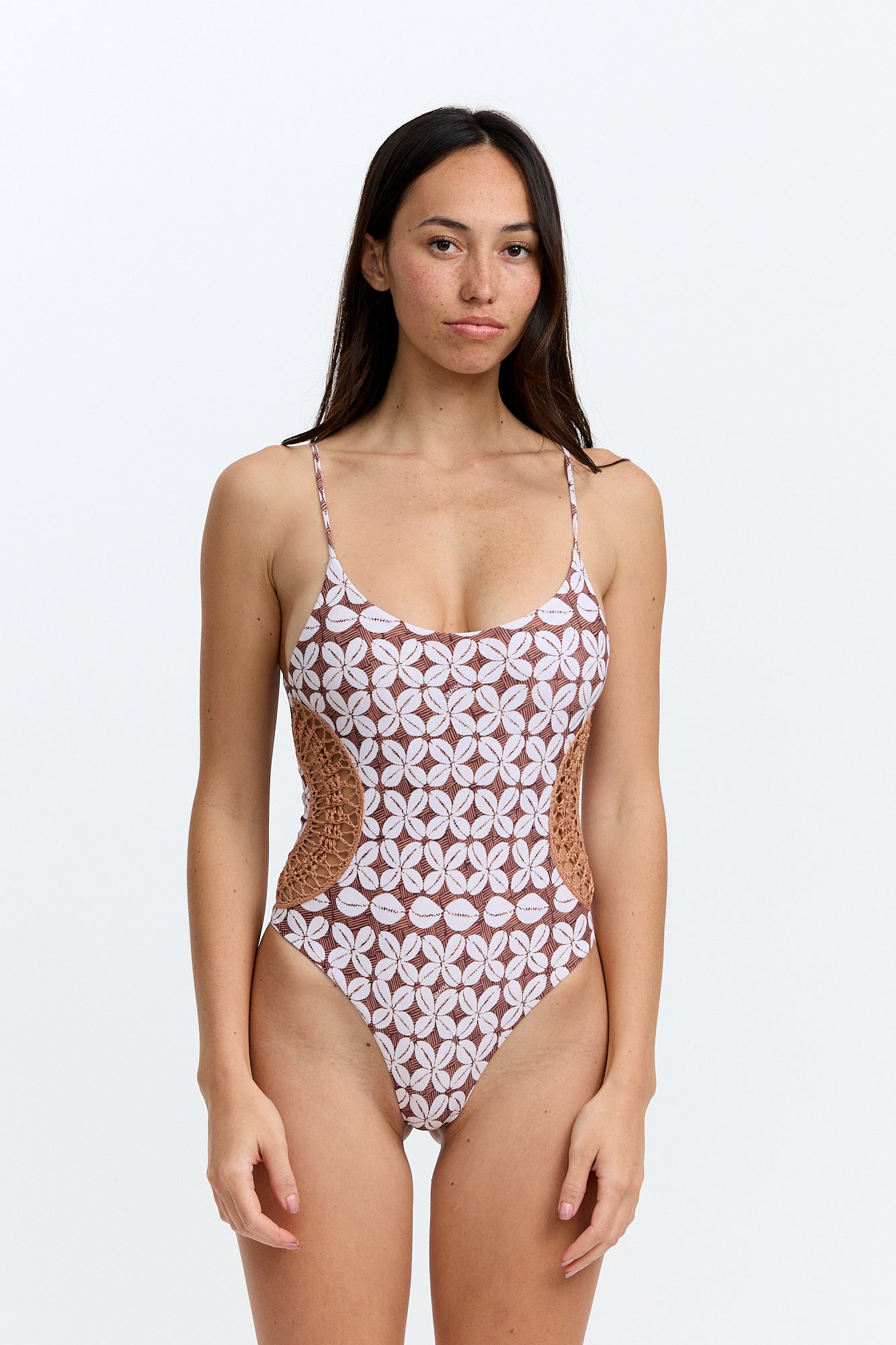 Stella 2.0 One Piece - Cowrie Basket