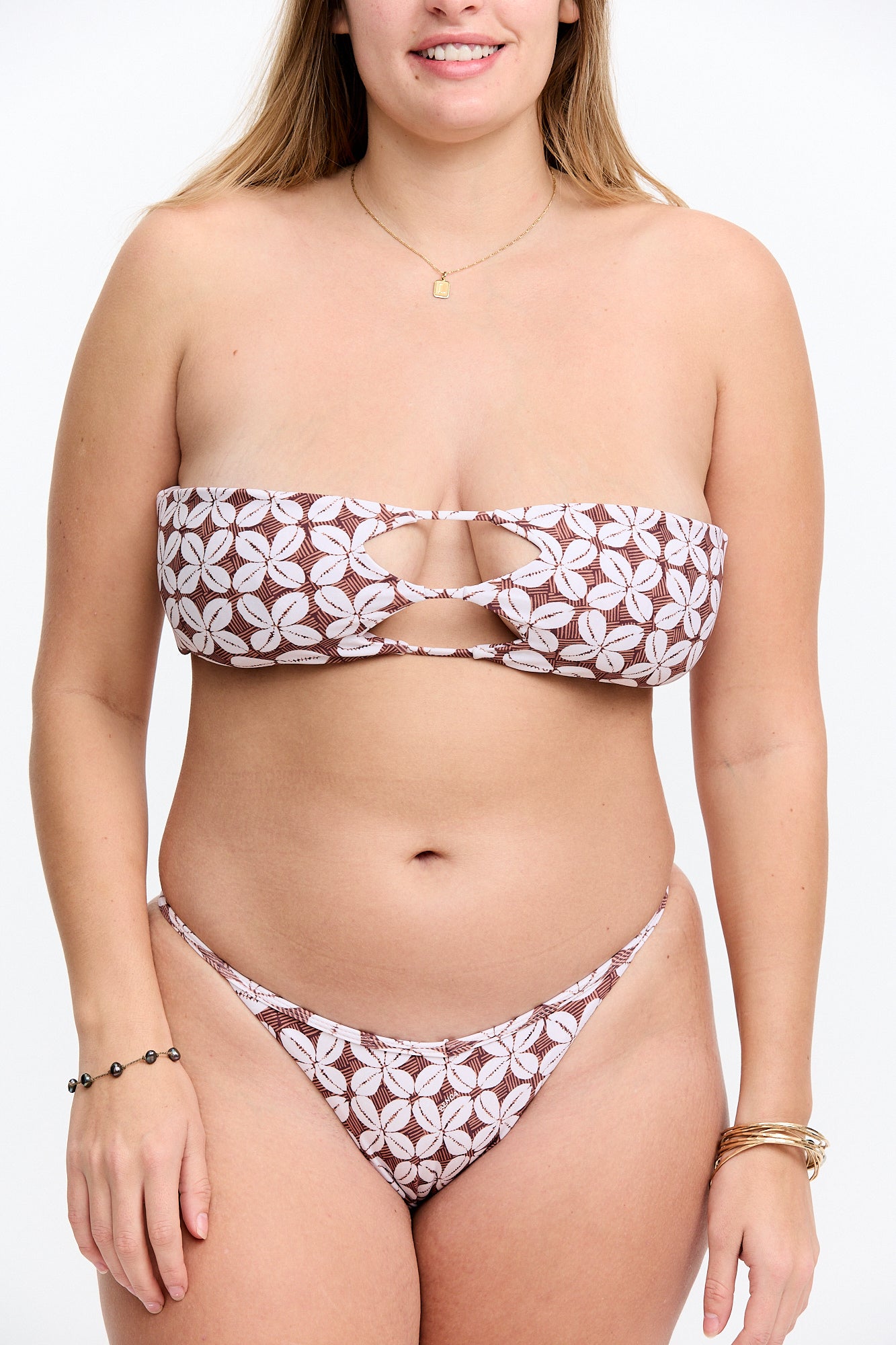 Bella Bottom 2.0 - Cowrie Basket
